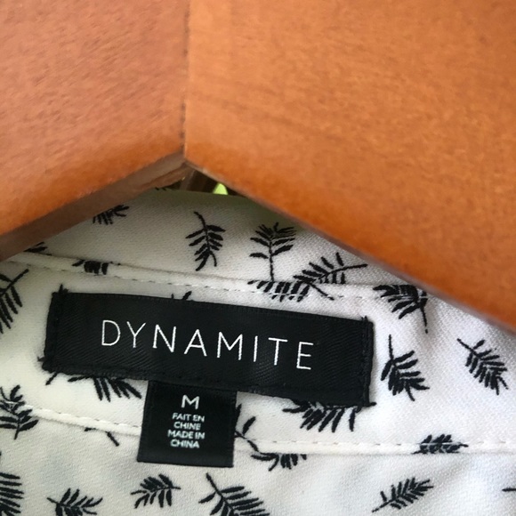 🌿2/20 Leaf pattern blouse - Picture 2 of 4